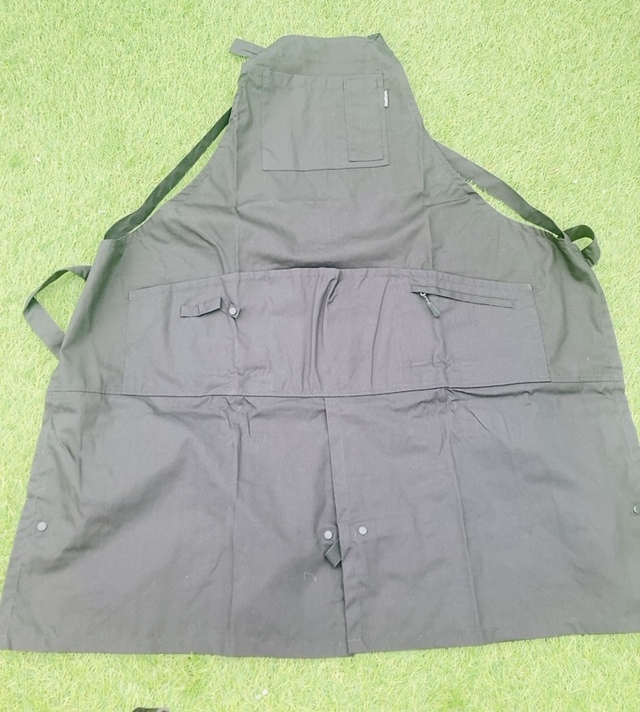 【ワークマン  耐久撥水フィールドリップエプロン】ブラック・カーキ・キャメル・ネイビー・ベージュの5色展開。どの色もアウトドアに合う落ち着いたトーンです♪