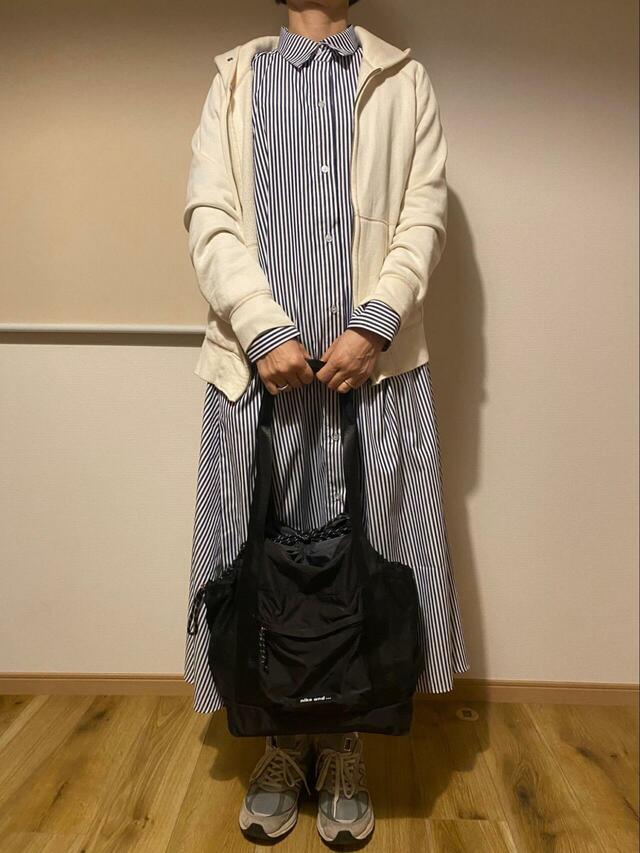 【coca　ストライプボリュームシャツワンピース】上着を羽織っても袖がもたつかないのも嬉しいポイント！重ね着しやすいです◎