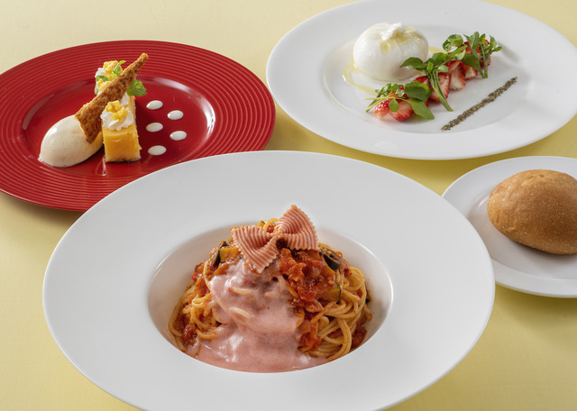 スペシャルセット 2,800円｜イーストサイド・カフェ｜東京ディズニーランド「ベリー・ベリー・ミニー！」スペシャルメニュー