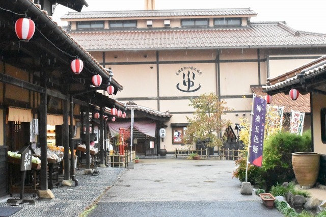 宿泊施設と温泉もありリアルに湯治場になっている