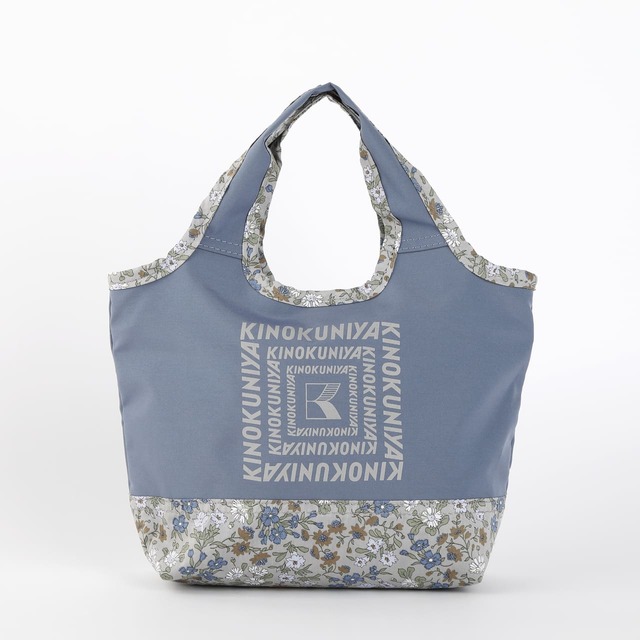 【紀ノ国屋 MADE WITH LIBERTY FABRIC「紀ノ国屋 リバティプリント ミニバッグ」￥1,760】グレーブルー／デイジー、ブルーベル、ナデシコが描かれた「マリア」を使用