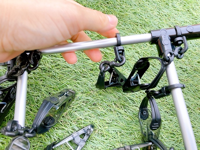 【ニトリ 洗濯らくらく 多機能 角ハンガー】ピンチの位置を手動で変えられるのも便利なポイント！