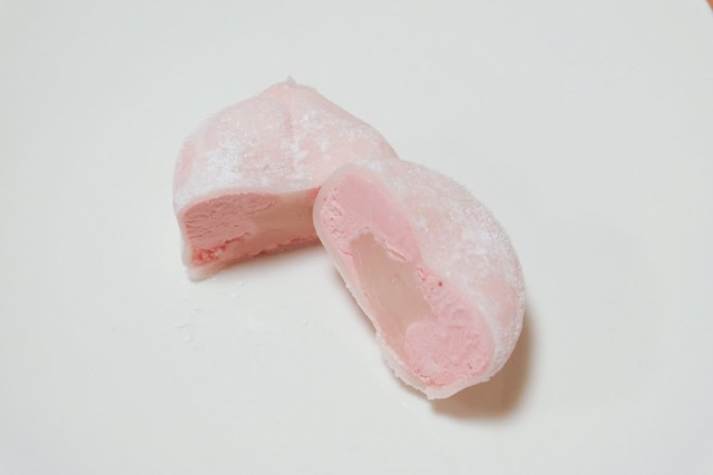 ロッテ　真ん中ももちもち雪見だいふく　いちご2