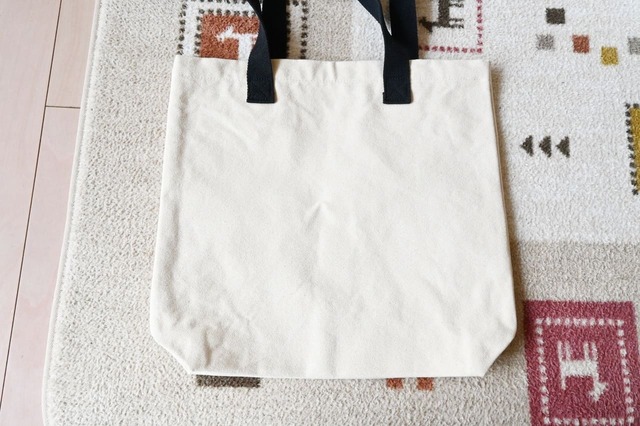 【PEANUTS™＋STARBUCKS™「PEANUTS トートバッグ」】背面はシンプル