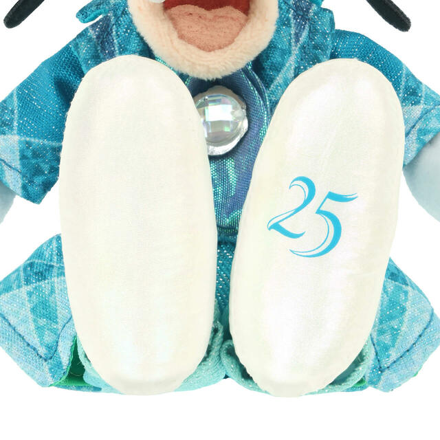 ぬいぐるみバッジ 3,000円|「東京ディズニーシー25周年“スパークリング・ジュビリー”」スペシャルグッズ|販売店舗:東京ディズニーシー「エンポーリオ」|発売日:2026年4月8日(水)