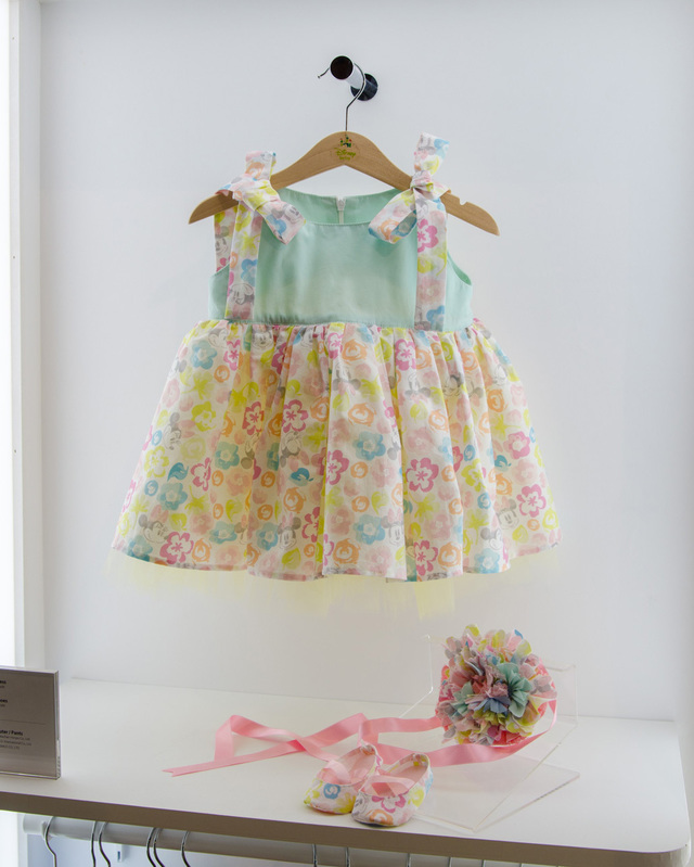 春らしい色合いのワンピース