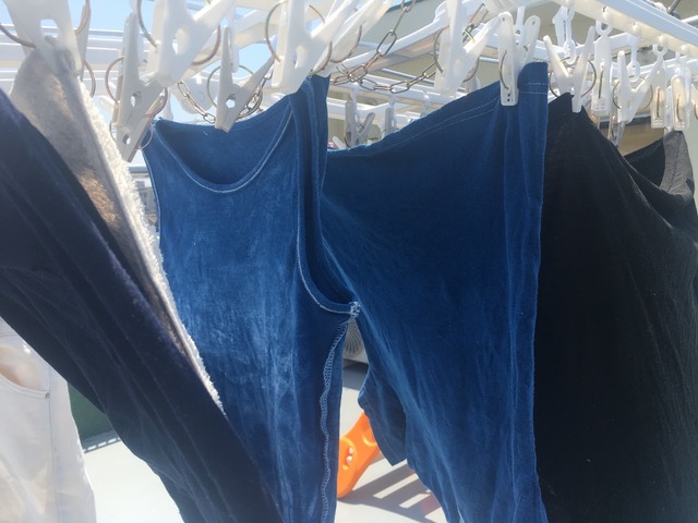 【カインズ 干す時に傾かない 大きな洗濯ハンガー 60ピンチ】間隔を空けて干せるのですぐに乾きます