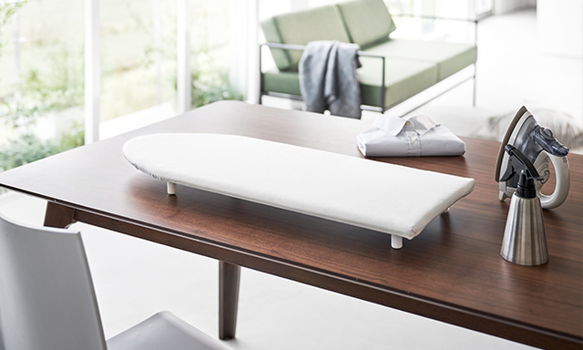 卓上脚付き 舟型アイロン台 タワー　2,970円（税込）