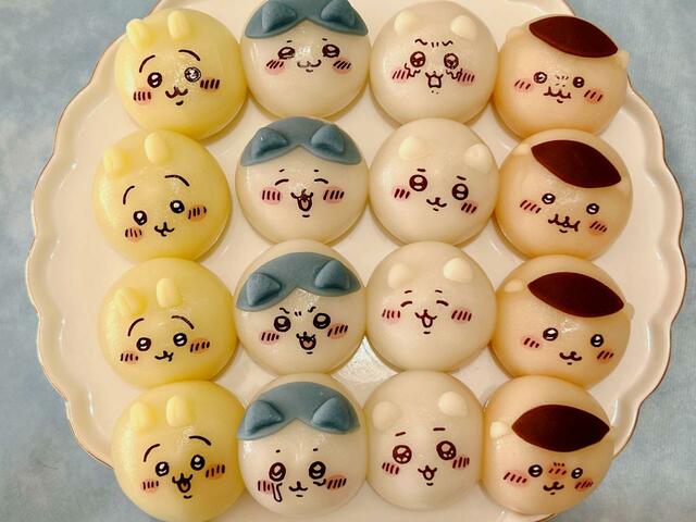 【ちいかわ食べマスモッチ】ぎゅうぎゅうに敷き詰められているのがたまりませんね…！