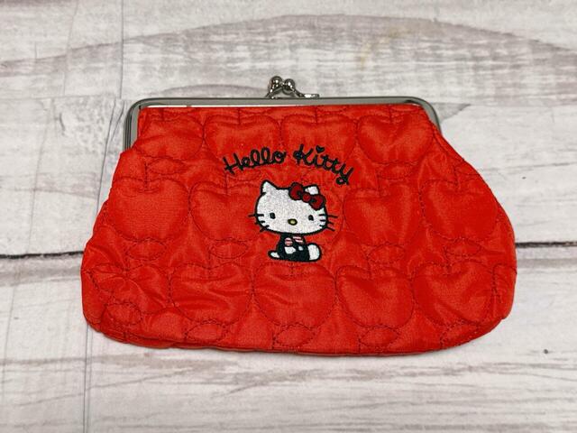 レトロで王道なキティちゃんデザインが魅力のがま口ポーチ