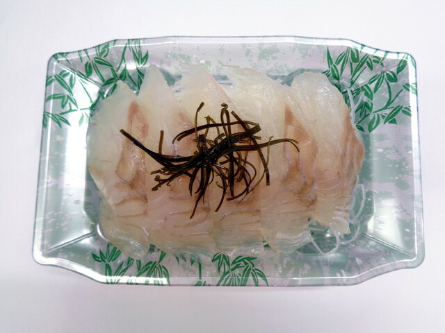 「刺身 自家製昆布〆 ひらめ」480円(税込)