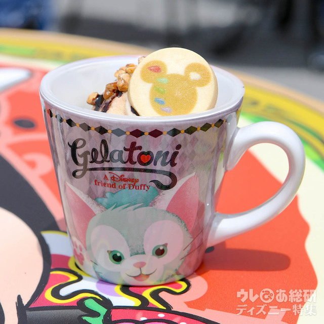 「ゴンドリエ・スナック」で購入できる「キャラメルジェラート＆チョコレートムース、スーベニアカップ付き」¥920