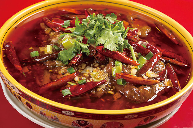 永利 池袋本店 　牛肉スライスと野菜の辛塩煮込み　1350円