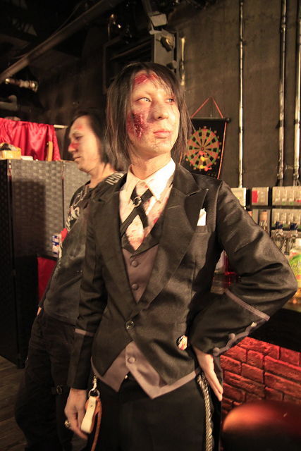 執事風ゾンビ。源氏名はセバスチャン。←勝手に命名 (実はゾンビロリータというバンドのベース担当・わんたろうさん) 