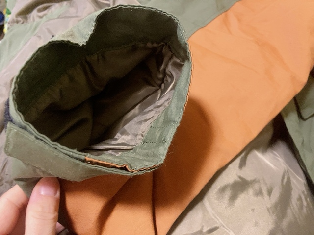 【ワークマン レディース撥水ウォームマウンテンパーカー】袖口を絞って冷気を遮断できます