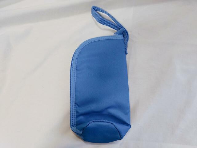 裏面は、シンプルな無地