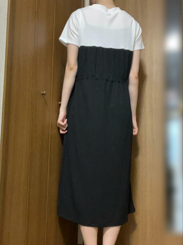 【HK WORKS LONDON ワンピース】後ろから見たシルエット。肌着が透けないように注意が必要