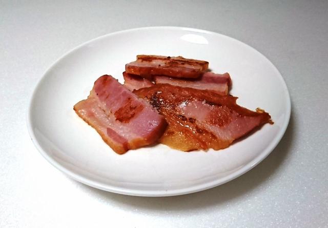    米久　林檎のベーコン 切り落とし　700g　1298円