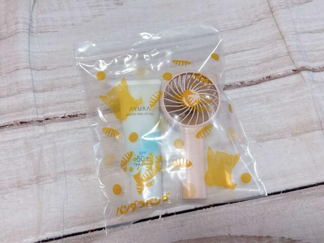 今回は日焼け止めとハンディファンを収納