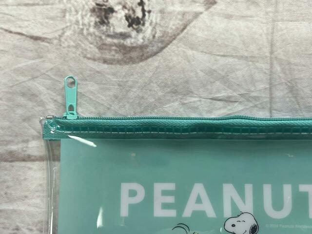 ファスナーで開閉する仕様