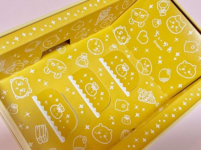 ちいかわたちのアートだけでなく、側面に登場したモチーフも描かれており、細部まで凝ったデザインになっています