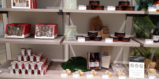 フレグランスアイテムやスキンケア用品も