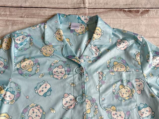 襟は開襟のため、首元にゆとりがあり着心地Good！