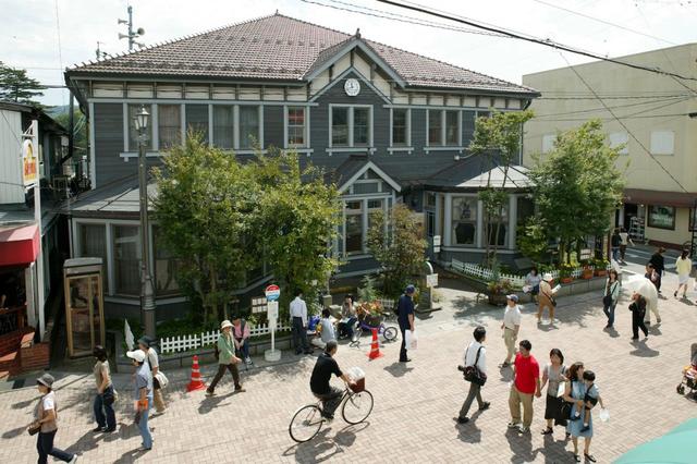 【軽井沢観光会館】旧軽井沢銀座通りのほぼ真ん中にあるクラシックな建物が目印