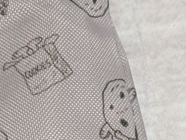 素材はポリエステル。厚手で丈夫な生地が◎