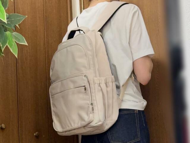 【ワークマン 軽量3レイヤーポケットマザーズリュック】カラーはブラック、カーキ、ライトグレー、アイボリーの4展開。使いやすい色味が揃います