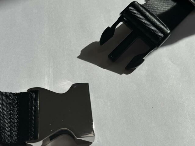 【GU リアルレザーボディバッグ】ツヤ感があって高見え