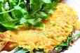 野菜と一緒に　ベトナムのお好み焼き