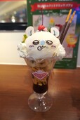【ちいかわレストラン】「モモンガのチョコバナナパフェ〜あまいものが食べたいんだよォーッ〜」1,540円(税込)