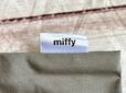 右下部には「miffy」のロゴタグ付き