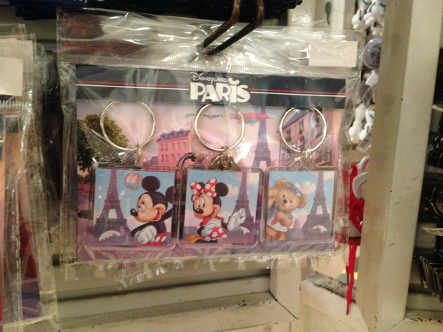 パリ限定のキーホルダー