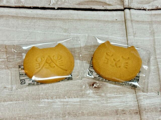クッキーはさくほろ食感で、やさしい甘さが◎。ねこクッキーは5種類の表情の中からランダムで入っています