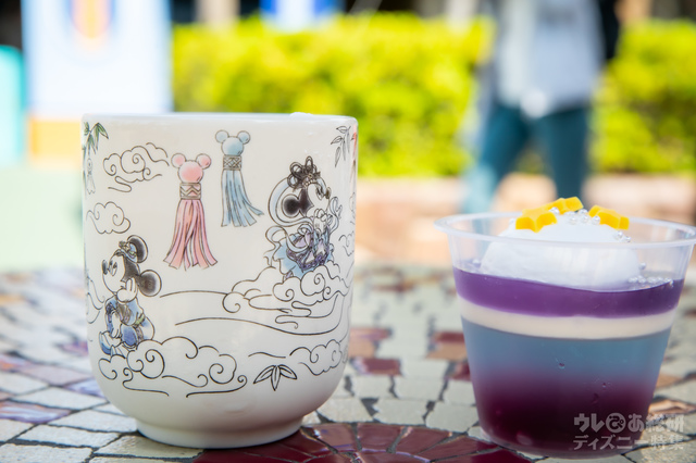 グレープ＆ブルーゼリー、スーベニアカップ付き ¥750