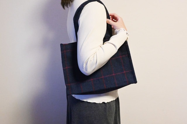 【カルディ「ウィンターバッグ」】持ち手の長さは46cm。肩掛けもOK!