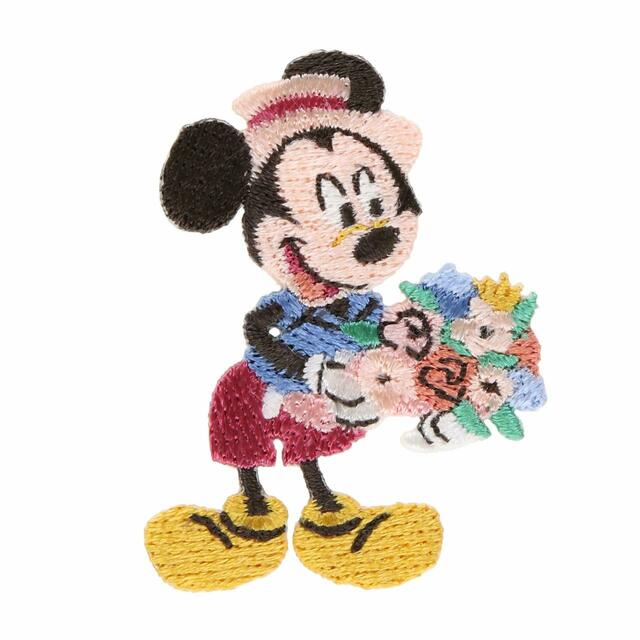 ワッペン 950円｜東京ディズニーリゾート「花咲き誇るパークを満喫するミッキーたちが描かれたグッズ」｜販売店舗：東京ディズニーランド「ホームストア」、東京ディズニーシー「ヴィラ・ドナルド・ホームショップ」｜発売日：2024年4月25日（木）