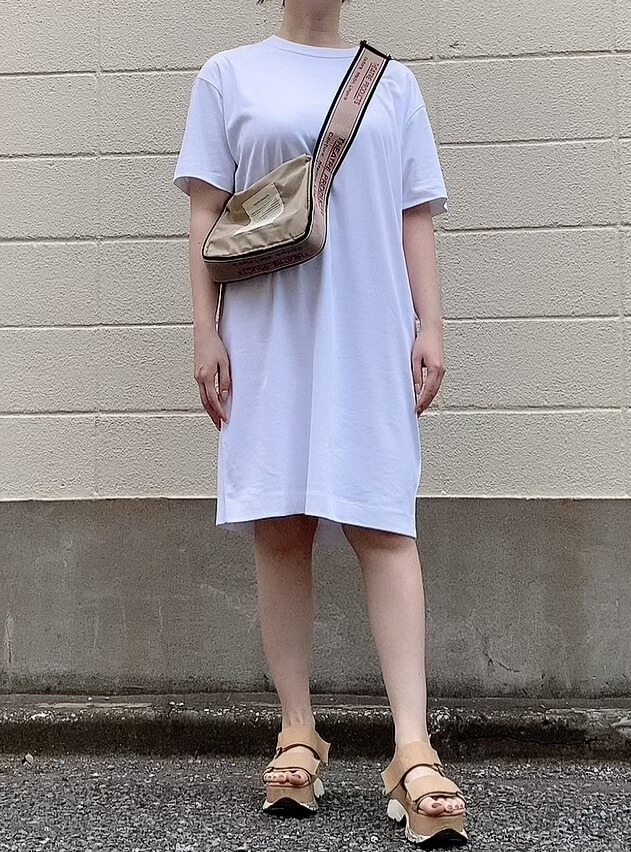 【UNIQLO（ユニクロ）】クルーネックTワンピース（半袖）ホワイト　Sサイズ着用