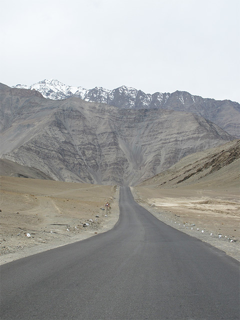 さらにアルチ方面に進むと『命ある限り』でボリウッドの大スター、シャー・ルク・カーンがバイクで疾走していた道に出る。