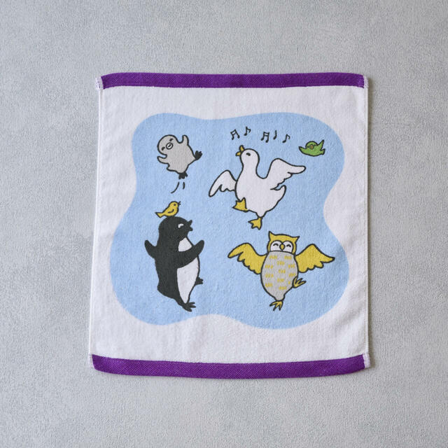 【Suicaのペンギン新作グッズ】大きめハンドタオル（楽しい集い）／綿100％ならではの優れた吸水性も特徴！（各税込840円）