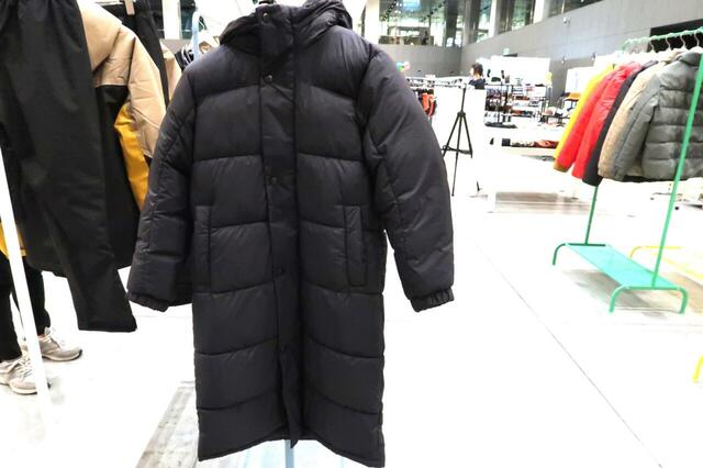 BAZZ HEATコートKidsはロング丈で太ももまでカバー