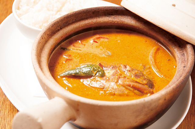厳選「エスニックカレー」の名店／【シンガポール】ファイブスター・カフェ（中目黒）　フィッシュヘッドカレー 1680円