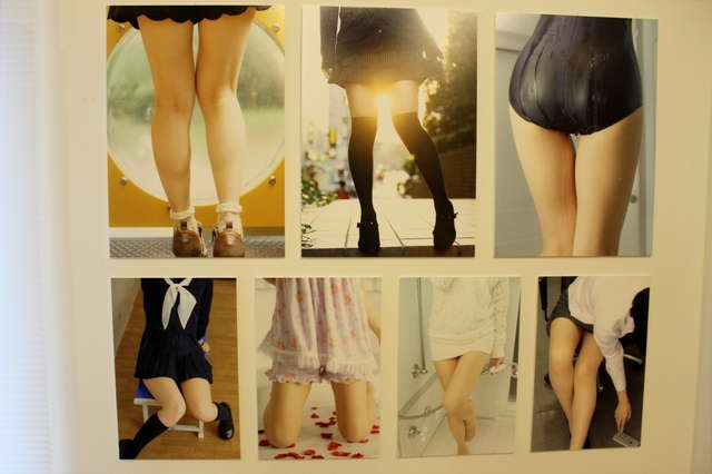 200人のふとももが展示された「曖昧☆ふともも写真館」