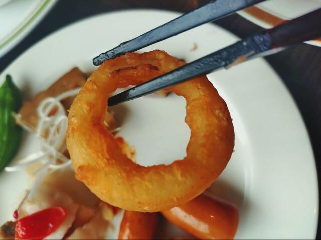 【川崎日航ホテル「ナトゥーラ」鉄板焼きサーロインステーキ食べ放題&サマーブッフェ】オニオンリング