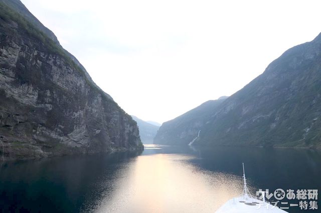 朝焼けのガイランゲルフィヨルド