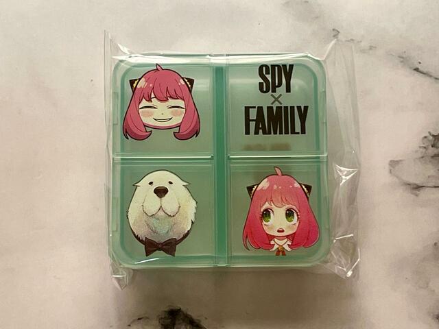 ピルケースはビニールの袋に入っています