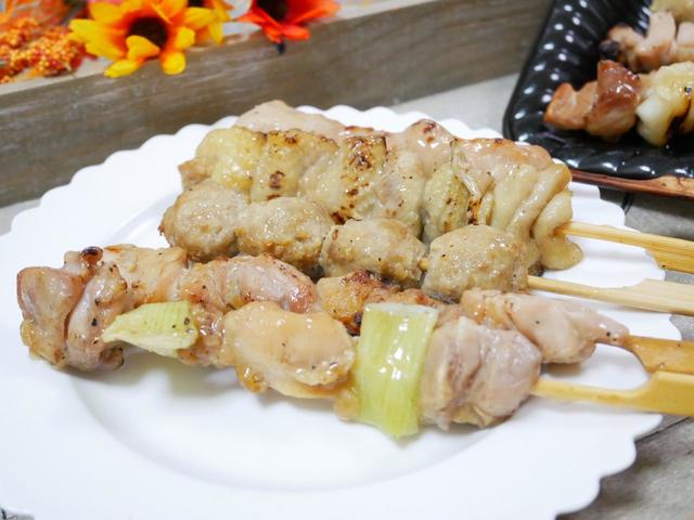 1本1本がボリュームしっかり。炭火焼鳥盛り合わせ　税込645円