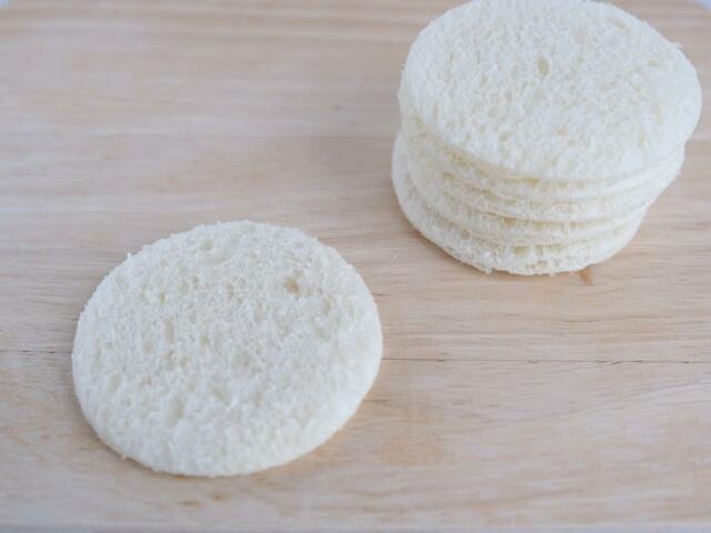 【スマッシュケーキの作り方】くり抜いたパン